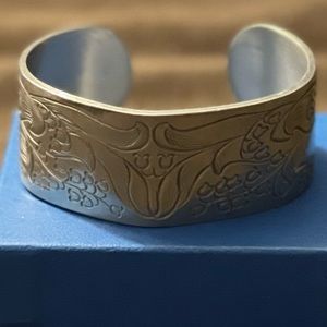 Pewter cuff bracelet. Excellent condition.